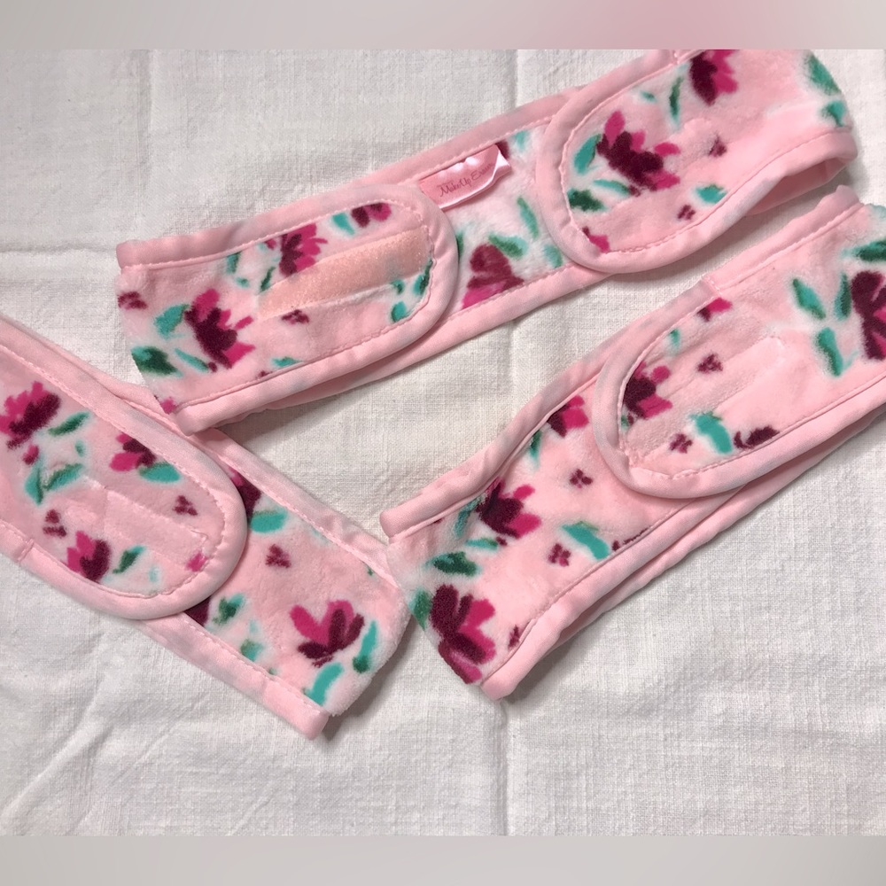 NWOT MakeUp Eraser Floral Headband
